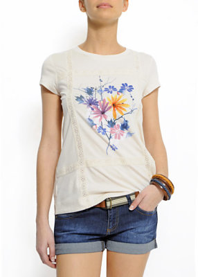 Цветы на романтичной футболке.jpeg