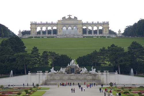 летняя резиденция Габсбургов.jpg