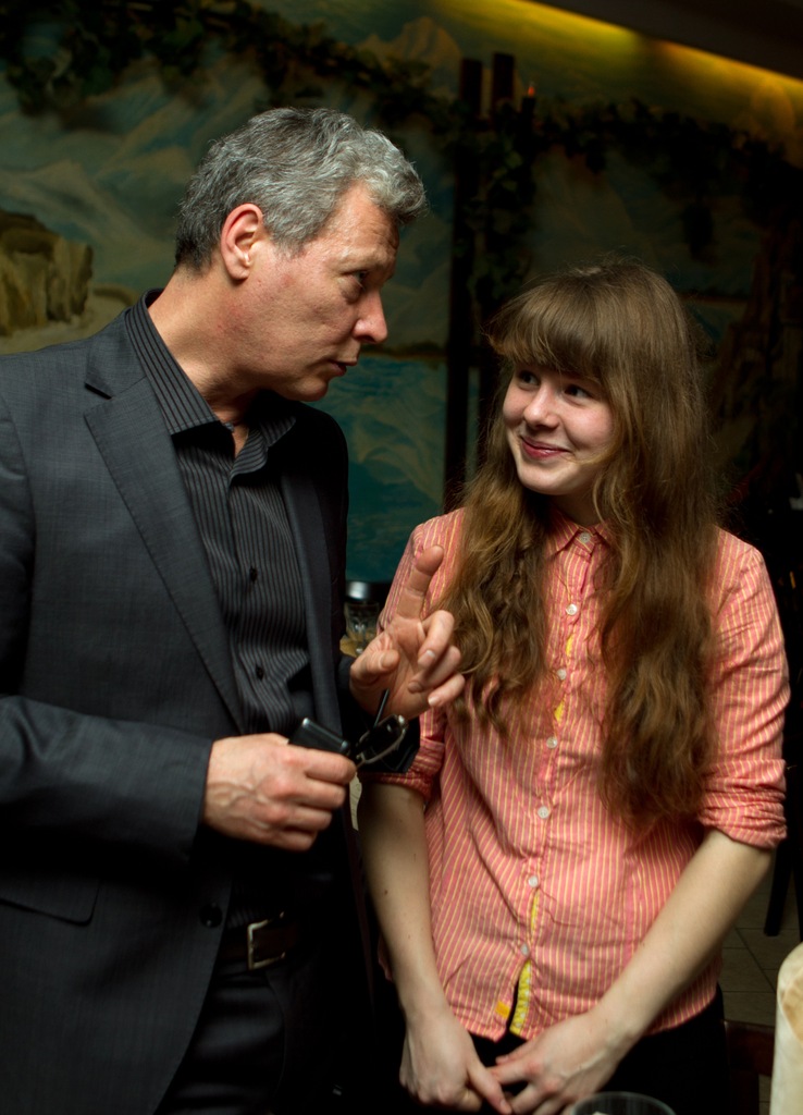 Настя Чикишева с папой.jpg