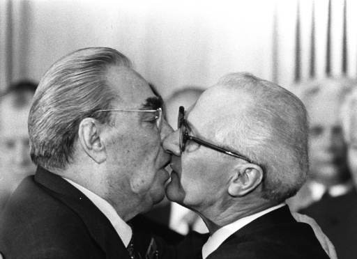 Политический поцелуй.jpg