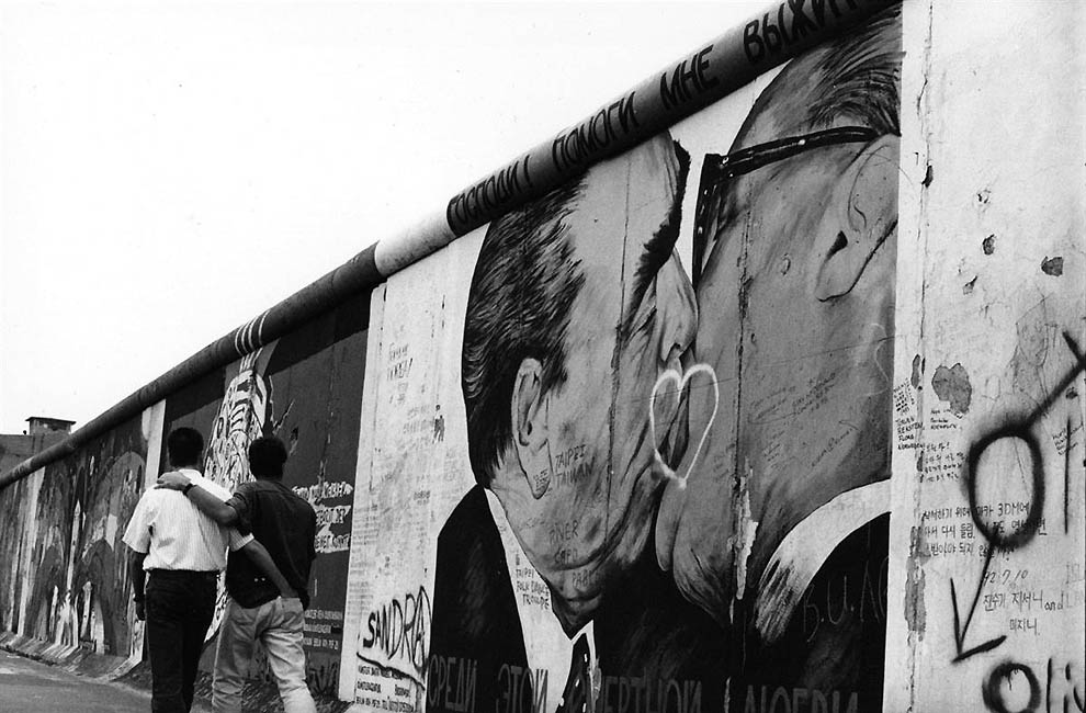 Братский поцелуй.jpg