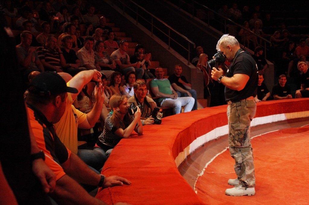 Наташа фотографирует Турчинского.JPG