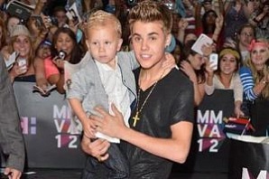 Джастин Бибер приехал на вручение премии MuchMusic Video Awards с ребёнком