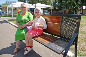 В парке "Швейцария" появились скамейки (ФОТО)