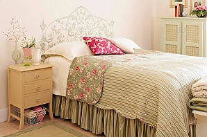 Декорируем изголовье кровати