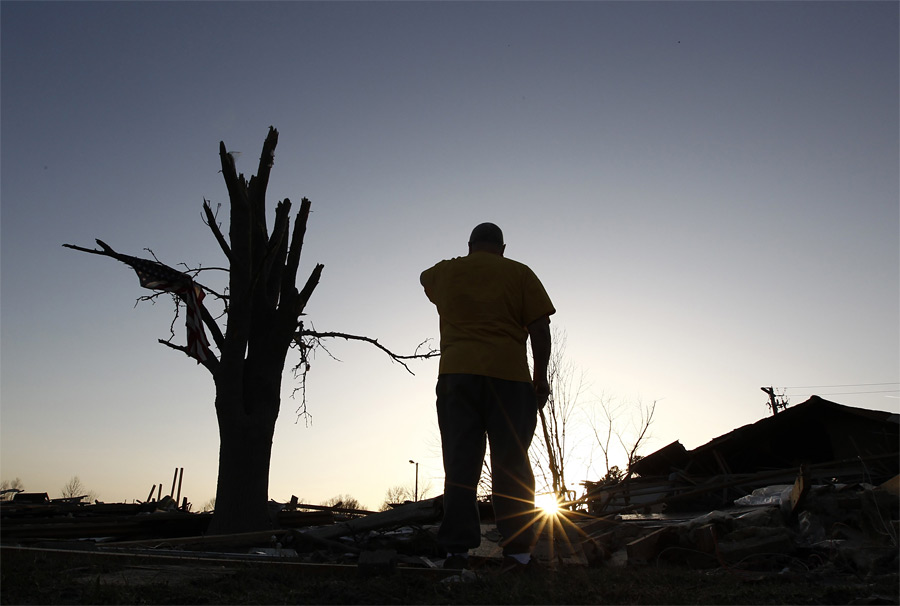 Последствия торнадо - разруха.jpg