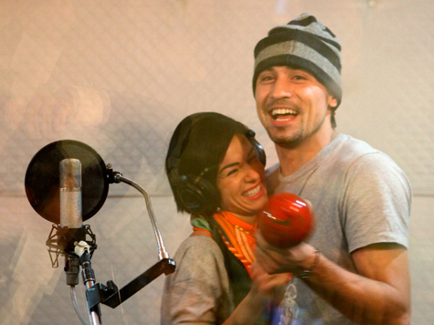 На этот раз певец собирается поехать на конкурс не один, а с еще одной экс-участницей Евровидения Юлией Волковой.jpg На этот раз певец собирается поехать на конкурс не один, а с еще одной экс-участницей Евровидения Юлией Волковой.jpg