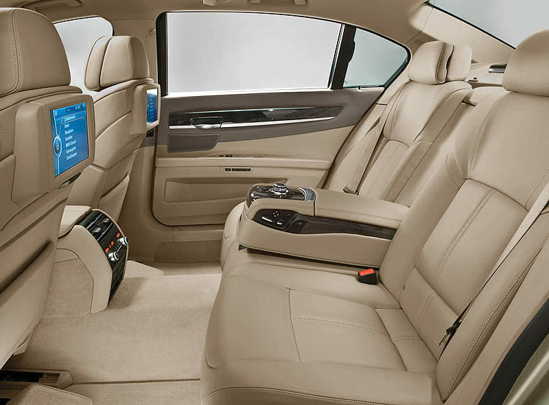 bmw7_08.jpg