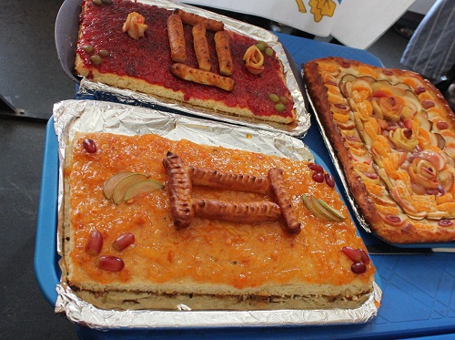 За шоу-заплывы участники получили вкусные пироги.jpg