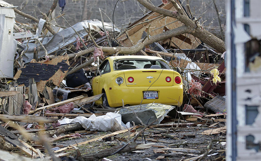 Последствия торнадо - автомобиль.jpg