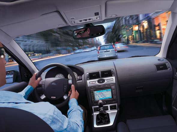 человек за рулем.jpg