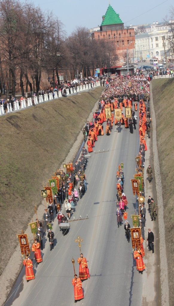 священники и прихожане направились к Зеленскому съезду..jpg