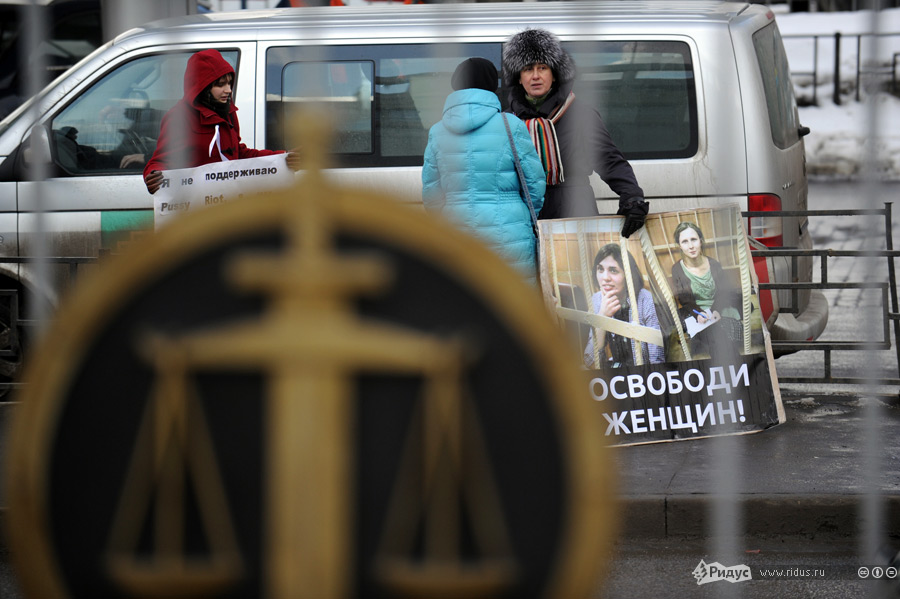 Пикет у здания Мосгорсуда.jpg