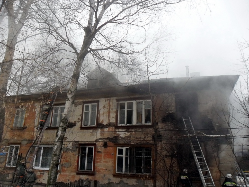 Личным составом пожарной охраны было эвакуировано 10 человек.jpg