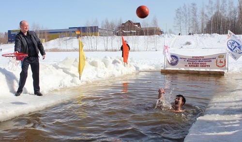 Команда Сормовского района приготовила шоу «Баскетбол в полынье».jpg