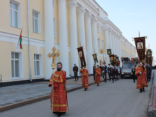 От здания областного Законодательного Собрания.jpg