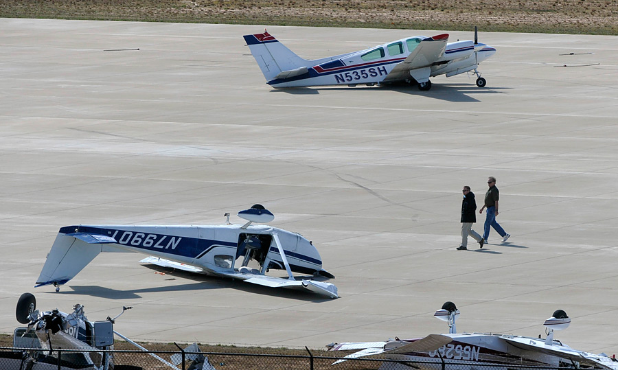 Последствия торнадо - аэропорт.jpg