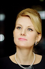 Рената Литвинова станет соведущей программы "Модный приговор"