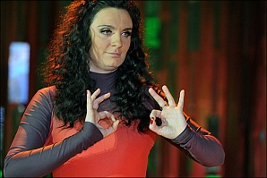 Елена Ваенга выходит из декрета досрочно