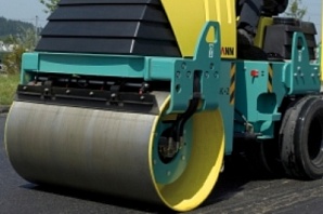 В Нижнем Новгороде асфальтоукладчик задавил прораба