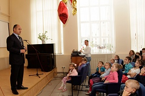 Благотворительный Фонд Олега Кондрашова помог собрать детей в школу