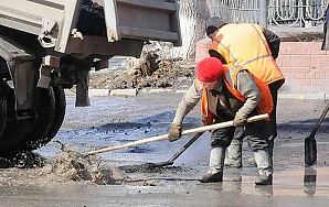 Власти города ограничатся ямочным ремонтом наиболее разбитых магистралей