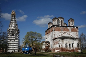 300-летний монастырь обрушился на детей