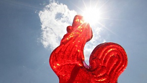 В честь Масленицы жители Челябинска попытаются изготовить 70-килограммового "Петушка на палочке" 