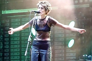 Земфира показала всем нижнее белье (ВИДЕО)