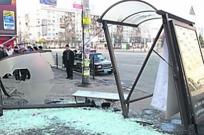 В Нижнем Новгороде иномарка въехала в остановку