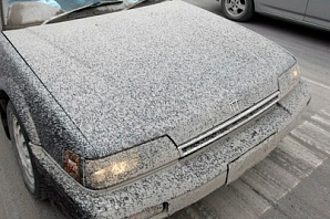 В Омске вместо дождя выпал белый порошок