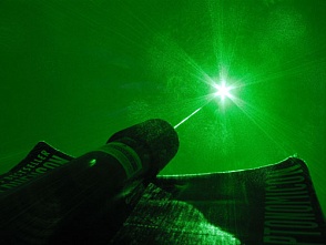 Экипаж самолета во "Внуково" ослепили лазером