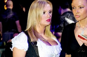 Пьяная Анна Семенович дала бесплатный концерт