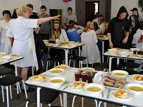 Томского одиннадцатиклассника, якобы избившего учительницу, следует привлечь к уголовной ответственности