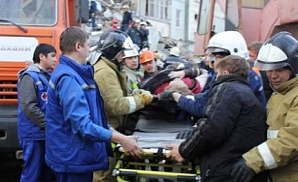 В Астрахани под обломками рухнувшего подъезда нашли девятую жертву взрыва газа
