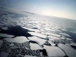 Шесть судов застряли во льдах Азовского моря