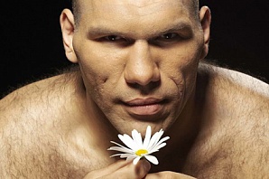 Голый Николай Валуев вышел в поле (ФОТО)